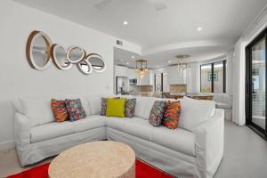 a living room with a white couch and a table at Anna Maria Wave in Ilexhurst