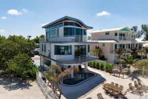 an aerial view of a house with a swimming pool at Anna Maria Wave in Ilexhurst