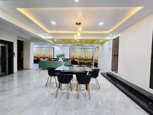 Fotografie z fotogalerie ubytování Detox Valley Villa with Indoor Swimming pool & AC v destinaci Panchgani + 38 fotografií