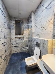 Koupelna v ubytování Detox Valley Villa with Indoor Swimming pool & AC