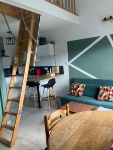 Posezení v ubytování Étable rénovée en studio à la campagne