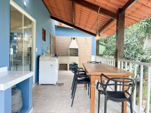 Φωτογραφία από το άλμπουμ του Casa completa com quintal a 500m da praia | MAAL02 σε Imbetiba
