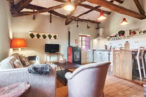 a living room with a couch and a table at La Madrigata al completo in Revilla de Cepeda