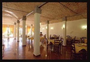 A restaurant or other place to eat at Hotel Fondo Catena
