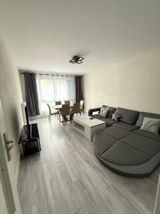 Χώρος καθιστικού στο Grand appartement 2 chambres lumineux et moderne à Honfleur
