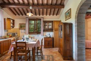 Kuchyň nebo kuchyňský kout v ubytování Villa Laura