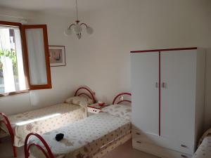 Ένα ή περισσότερα κρεβάτια σε δωμάτιο στο Apartments Porto Ottiolu Mare