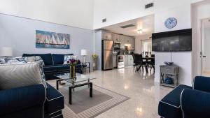 Η κουζίνα ή μικρή κουζίνα στο Sanibel Shores B1