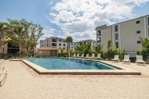 Πισίνα στο ή κοντά στο Coquina Beach 1C