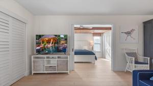 TV a/nebo společenská místnost v ubytování Bandy Beach A101