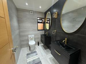 Ένα μπάνιο στο Twinz Lodge