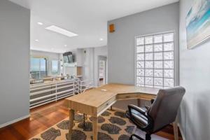 a bedroom with a desk and a chair at Malibu Luxe 4BR with Panoramic views, Central location! in Malibu
