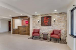 Gallery image of Red Roof Inn & Suites Newport - Middletown, RI in Middletown