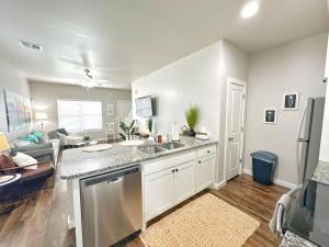 Galeriebild der Unterkunft Edmond Fresh Modern townhouse in Edmond