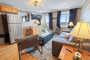 Posezení v ubytování ML352 Stylish Classy Mountain Views EZ Parking WiFi