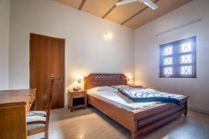 Postel nebo postele na pokoji v ubytování Hotel Bhakti Dhama