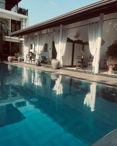 Πισίνα στο ή κοντά στο D' Art VILLA RETREAT AND SPA
