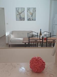 Χώρος καθιστικού στο דירת נופש רפאל