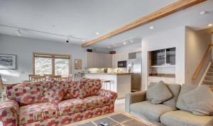Χώρος καθιστικού στο Antlers B23 by Ski Country Resorts