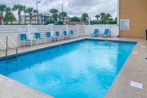 Bazén v ubytování Crystal Sands 111A nebo v jeho okolí