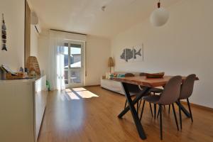 a kitchen and living room with a table and chairs at Casa Guzzi e Lago in Mandello del Lario