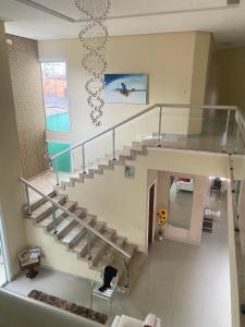 una casa con vistas a una escalera en Luciene Lameira, en Belém