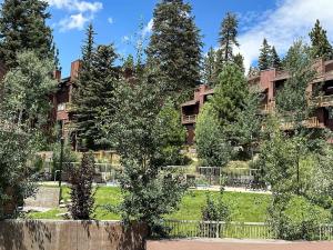 Κήπος έξω από το Canyon Ski Gateway Condo for 4 +15 φωτογραφίες