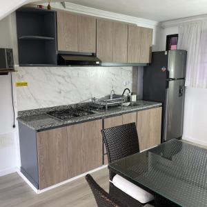 Køkken eller tekøkken på Espectacular vista a la playa el Rodadero