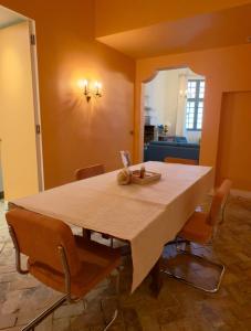 a dining room with a table and chairs at L'écrin de la Chartreuse in Villeneuve-lès-Avignon