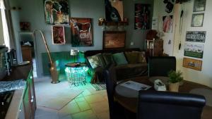 Χώρος καθιστικού στο Écrin de nature et source d'arts