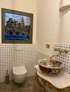 a bathroom with a bowl on a counter next to a toilet at L'écrin de la Chartreuse in Villeneuve-lès-Avignon
