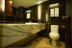 Koupelna v ubytování Hotel Anika Kluang
