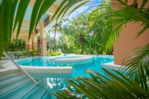 Bazén v ubytování Grand Palladium Lady Hamilton Resort & Spa - All Inclusive nebo v jeho okolí