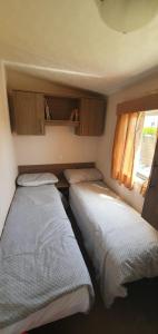 Voodi või voodid majutusasutuse Hayling Island Caravan toas