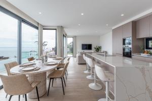 TV a/nebo společenská místnost v ubytování Eco Fajã Villas