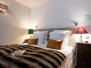 a bedroom with a large bed with white pillows at Appartement de standing à Courchevel avec vue, proche des pistes, parking inclus - FR-1-575-59 in Courchevel