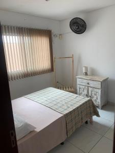 a bedroom with a bed and a dresser and a window at Terraço da Serra Flat - Casa em Serra Negra PE in Bezerros +9 photos