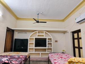 TV/trung tâm giải trí tại Maheswara homestays