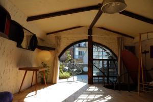 Μια τηλεόραση ή/και κέντρο ψυχαγωγίας στο Sakhelosno