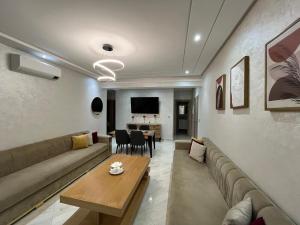 Posezení v ubytování TANGER Appartement 3 Chambre Résidence Puerta Del Mar