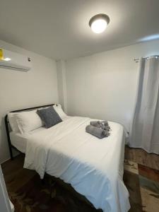 a bedroom with two beds with towels on them at Cozy Inn Holbrook NorthEnd in Hamtramck