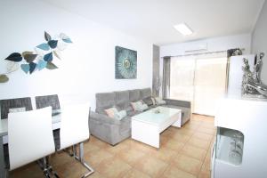 Posezení v ubytování Fantastic apartment near the beach