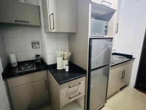 Una cocina o zona de cocina en Cosy One Bedroom in Salama with Solar & Wifi