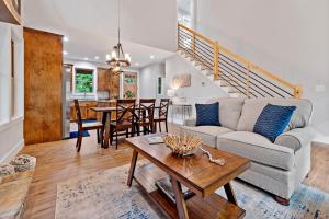 Ruang duduk di The Toasted Marshmallow 2 Kings Fire Pit Hiking