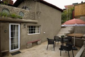 Το κτήριο όπου στεγάζεται  το διαμέρισμα