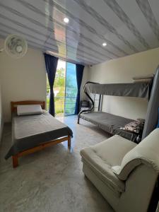 Ένα ή περισσότερα κρεβάτια σε δωμάτιο στο Casa La Consentida en Flandes con piscina
