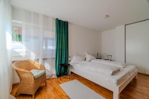 Ένα ή περισσότερα κρεβάτια σε δωμάτιο στο Seebrise - 2 Schlafzimmer - Terrasse - Bodensee