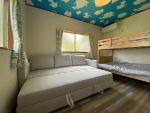 Un pat sau paturi într-o cameră la izu high village - Vacation STAY 32849v