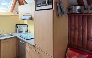 Kuchyň nebo kuchyňský kout v ubytování 3 Bedroom Lovely Home In Frankenau