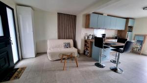 Η κουζίνα ή μικρή κουζίνα στο Opporak +3 φωτογραφίες